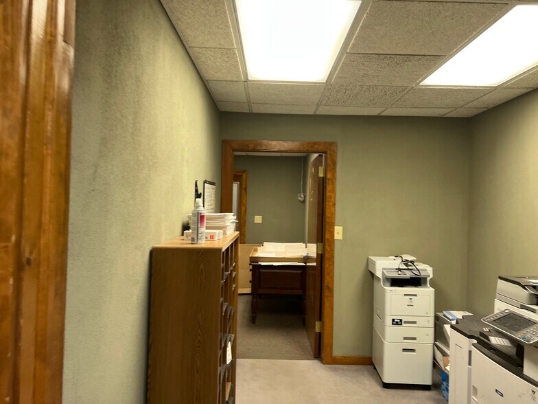 More Photos Of 374 Industrial Park Dr, Boone Showroom For Lease