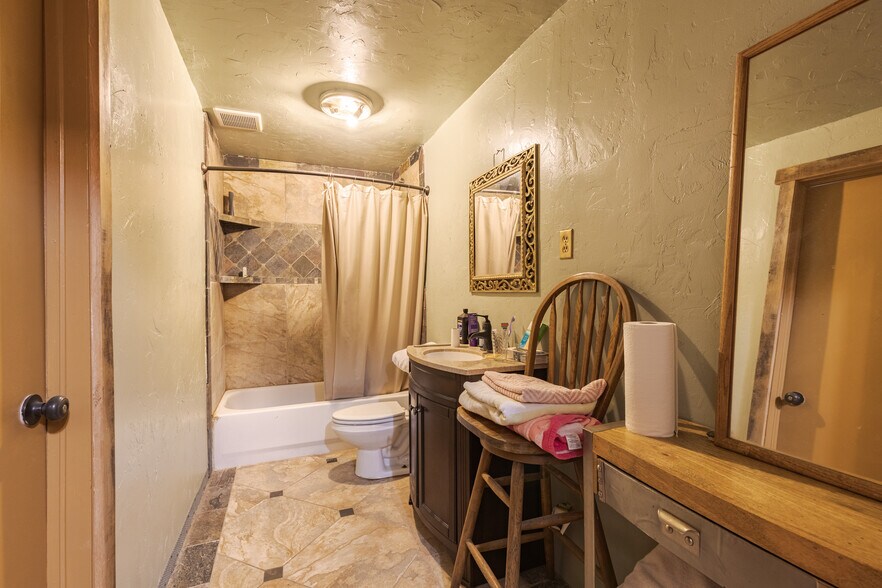 More Photos Of 481 W 100 N, Hurricane Specialty For Sale