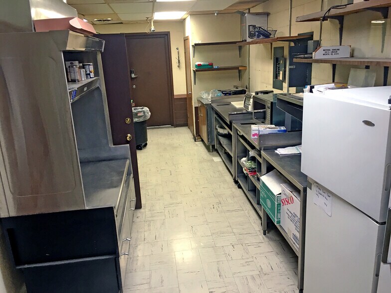 More Photos Of 1940 S Oliver St, Wichita Freestanding For Sale