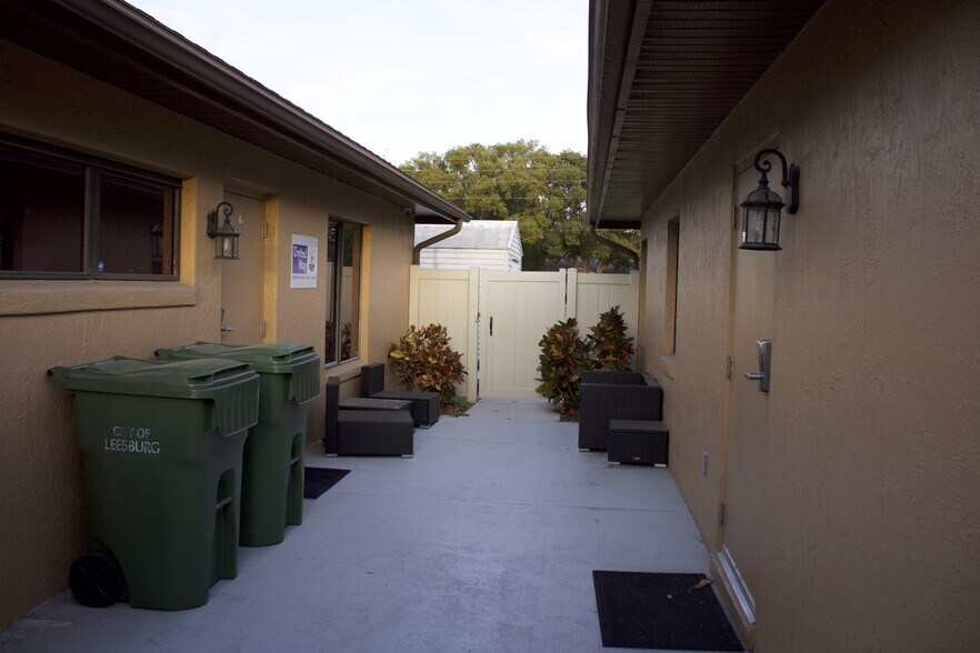 More Photos Of 32644 Blossom ln, Leesburg Office For Sale