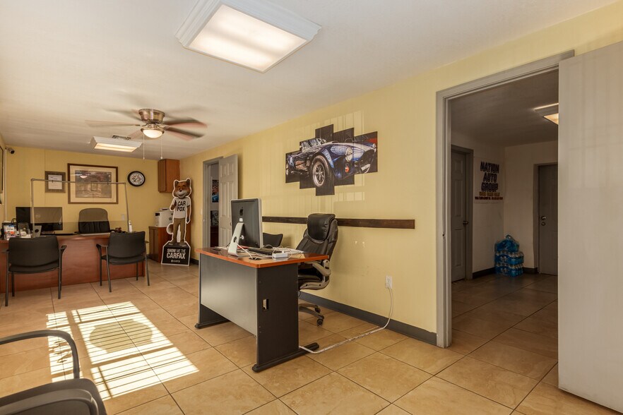 More Photos Of 906 E Broadway Rd, Phoenix Warehouse For Sale