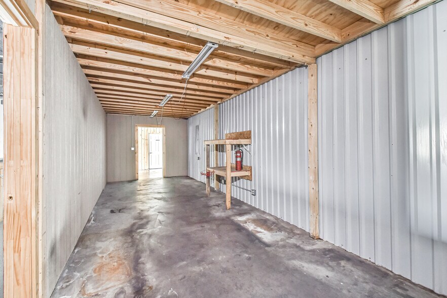 More Photos Of 3762 Highway 19, Riverside General Retail For Lease