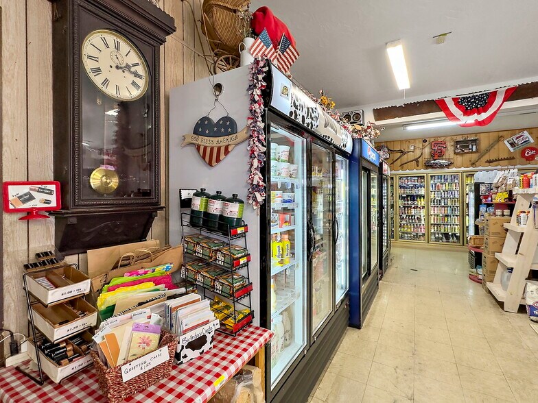 More Photos Of 577 Main St, Ferndale General Retail For Sale