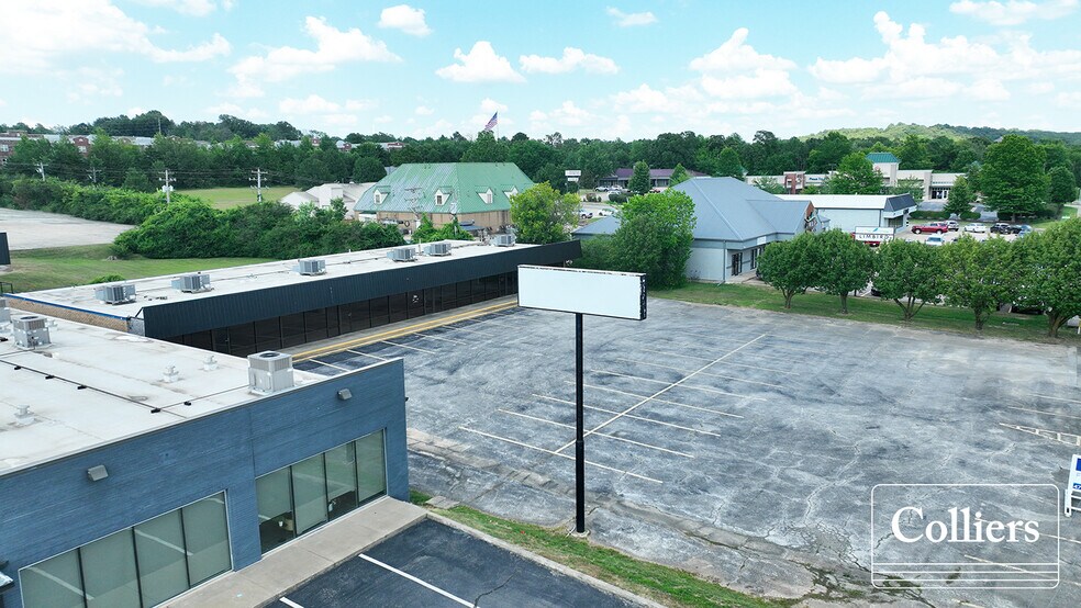 More Photos Of 1042-1050 E Stearns St, Fayetteville General Retail For Sale