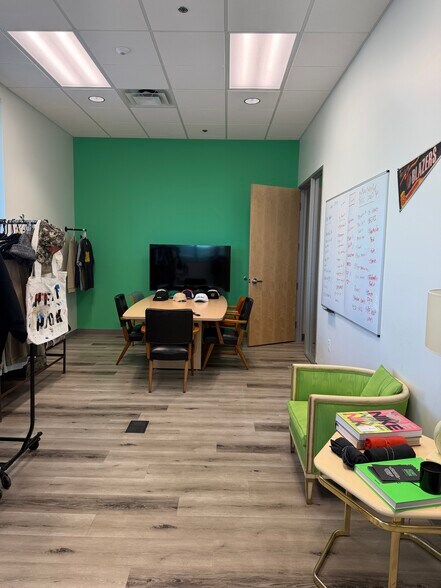 More Photos Of 7421 S 89th Pl, Mesa Showroom For Lease