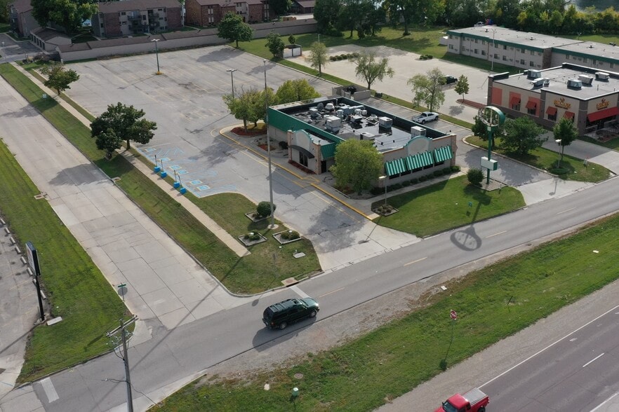 More Photos Of 2201 4th St SW, Mason City Restaurant For Lease