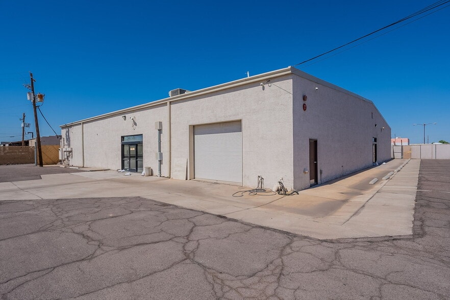 More Photos Of 4205 W Glenrosa Ave, Phoenix Warehouse For Lease