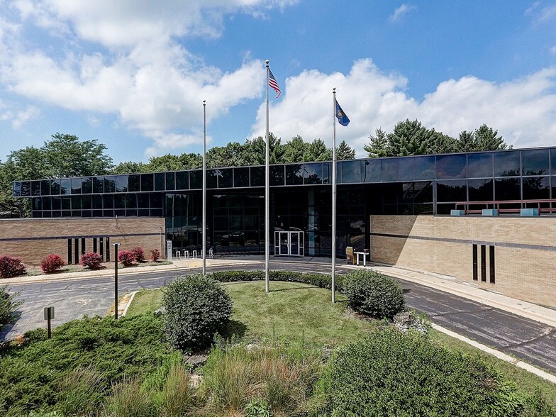 More Photos Of 575 W Madison St, Waterloo Loft Creative Space For Lease