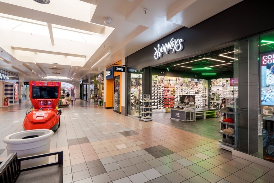 More Photos Of 2031 S Mooney Blvd, Visalia Unknown For Lease