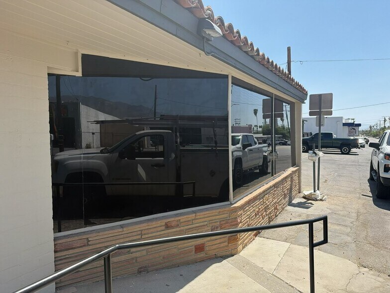 More Photos Of 396-400 E Sunny Dunes Rd, Palm Springs Warehouse For Lease