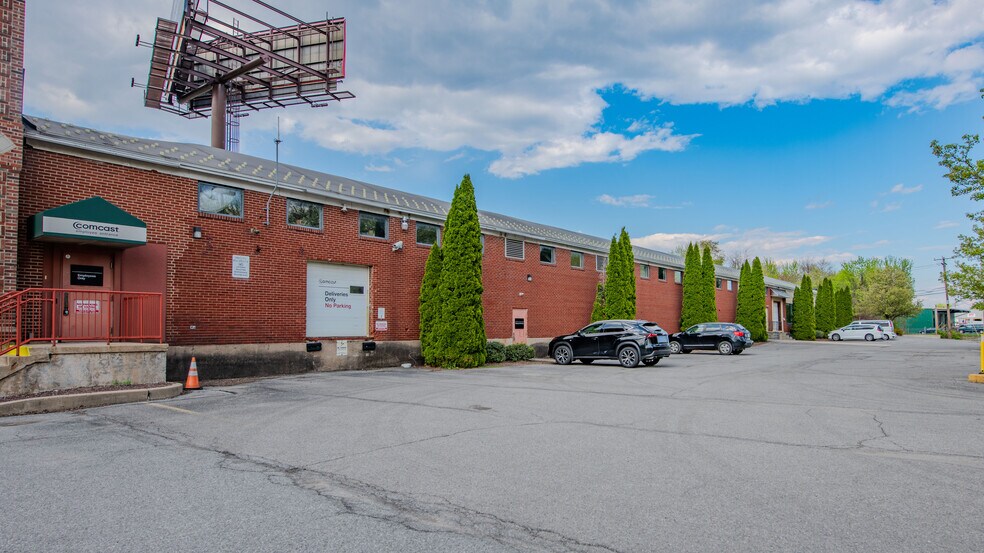 More Photos Of 1020 Commerce Park Dr, Williamsport Flex For Lease