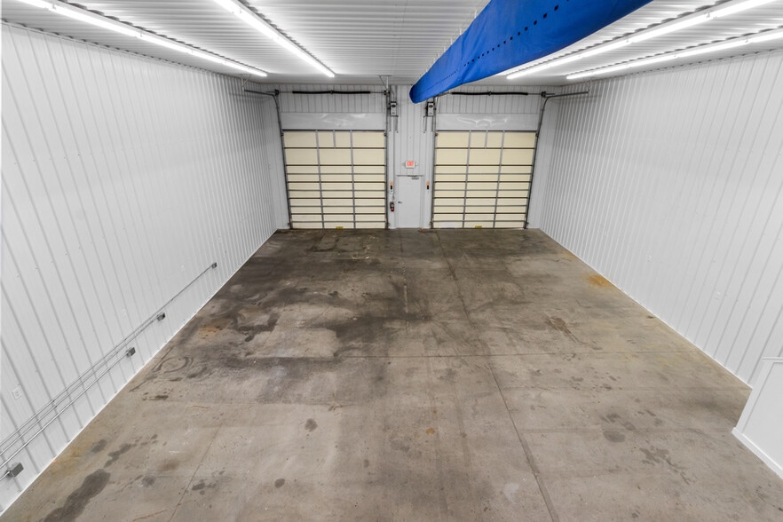 More Photos Of 219 Industrial Dr, Clarksville Warehouse For Lease