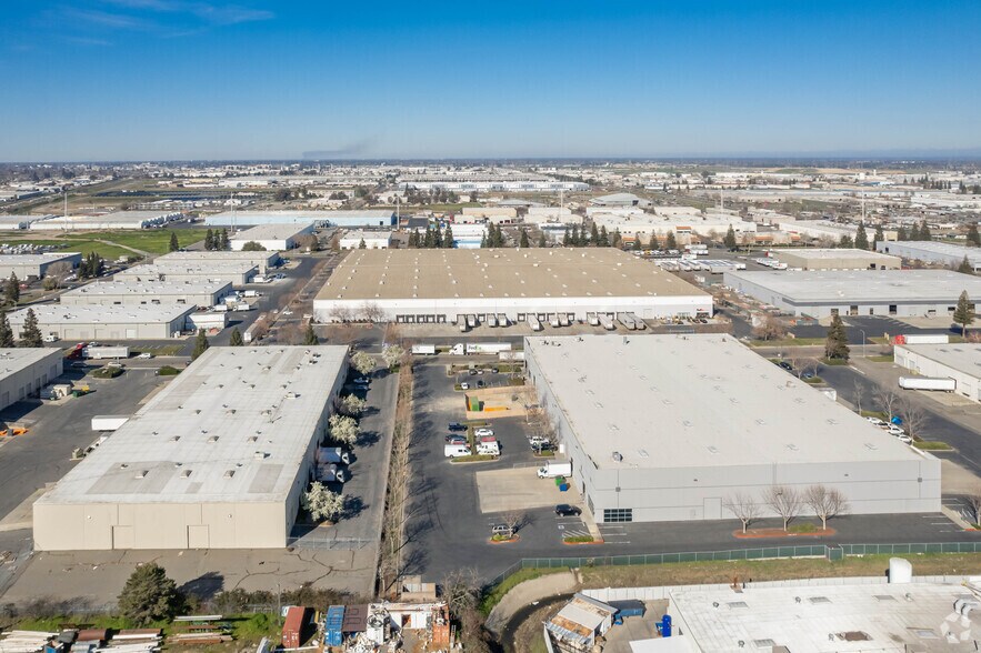 More Photos Of 8440 Rovana Cir, Sacramento Warehouse For Lease