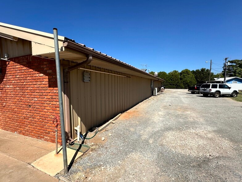 More Photos Of 812 W Oklahoma, Okeene Convenience Store For Sale