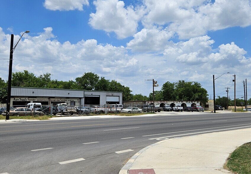 More Photos Of 1119 Historic Old Hwy 90, San Antonio Warehouse For Sale