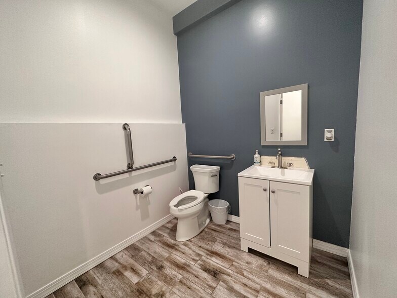 More Photos Of 4529 Broadway, Union City Office For Sale