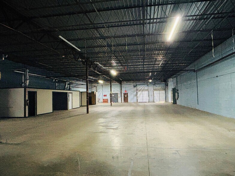More Photos Of 5327 Coldwater Rd, Fort Wayne Storefront For Lease