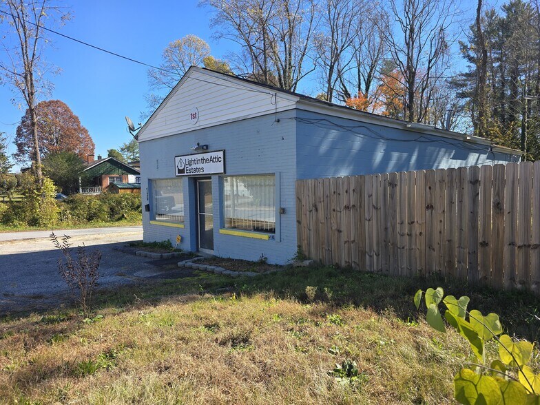 More Photos Of 726 1st Ave W, Hendersonville General Retail For Sale