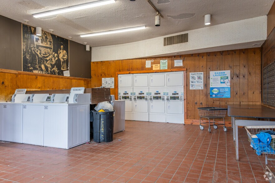 More Photos Of 115 NW Harlem Rd, Kansas City Apartments For Sale