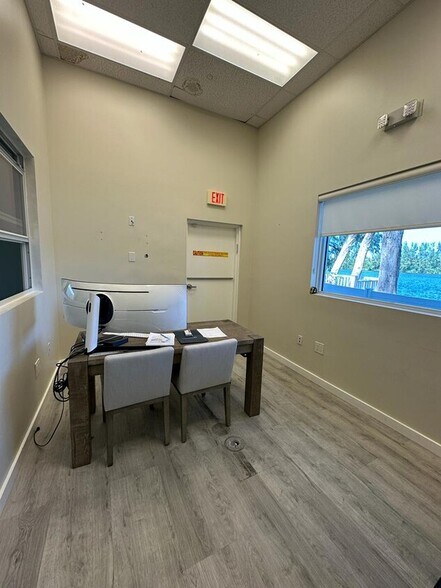 More Photos Of 423-425 NW 10th Ter, Hallandale Beach Light Manufacturing For Lease