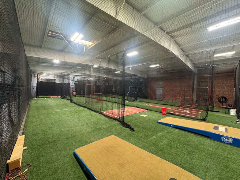 More Photos Of 310 W 80th St, Kansas City Warehouse For Lease