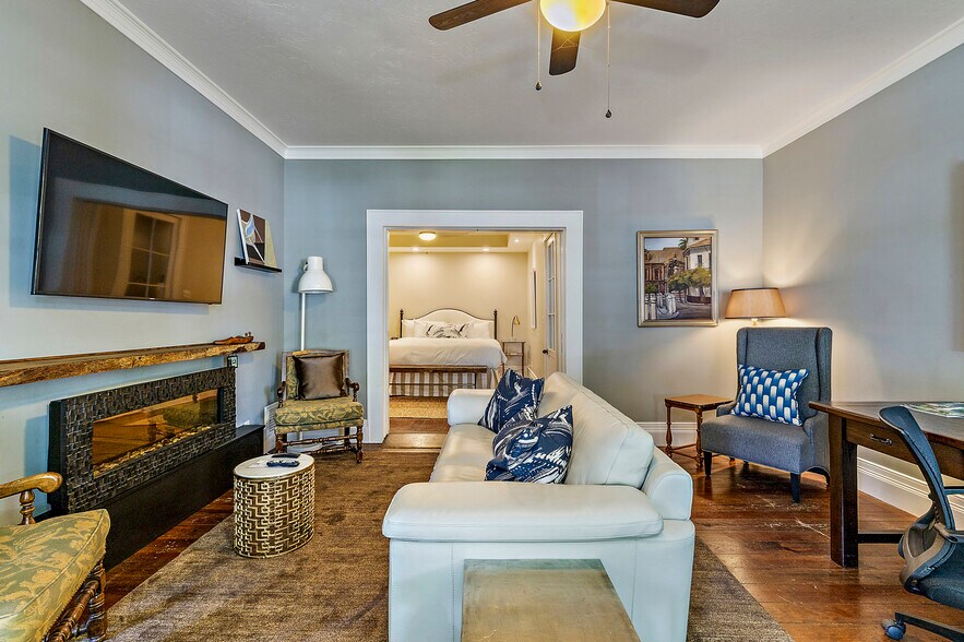 More Photos Of 240 E California St, Jacksonville Hotel For Sale