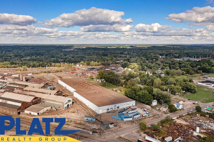 More Photos Of 1001 E Broadway St, Alliance Industrial For Lease