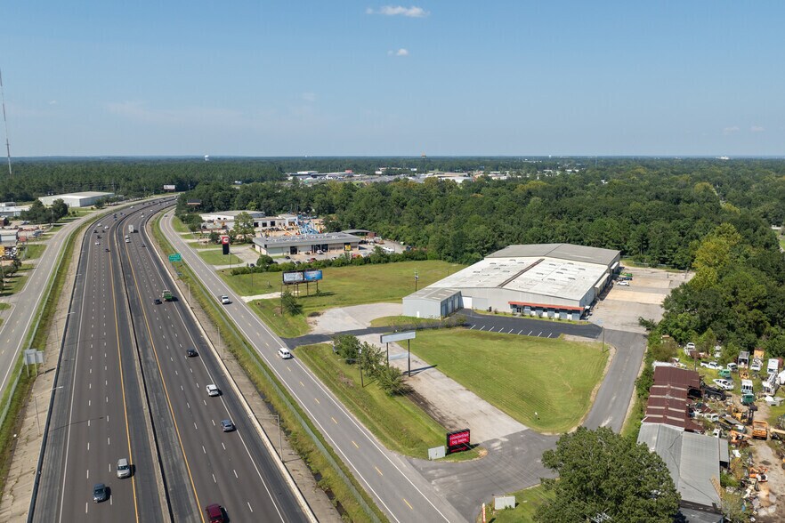 More Photos Of 1854 E I65 Service Rd N, Mobile Warehouse For Sale