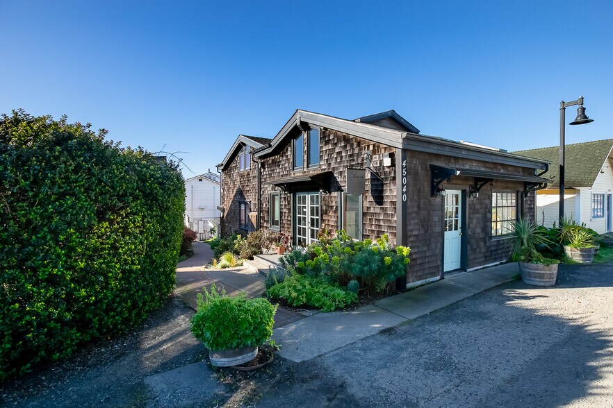 More Photos Of 45040 Main St, Mendocino Restaurant For Sale