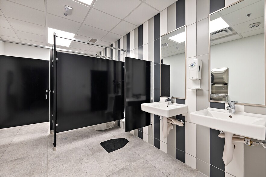 More Photos Of 30800 Van Dyke Ave, Warren Office For Lease