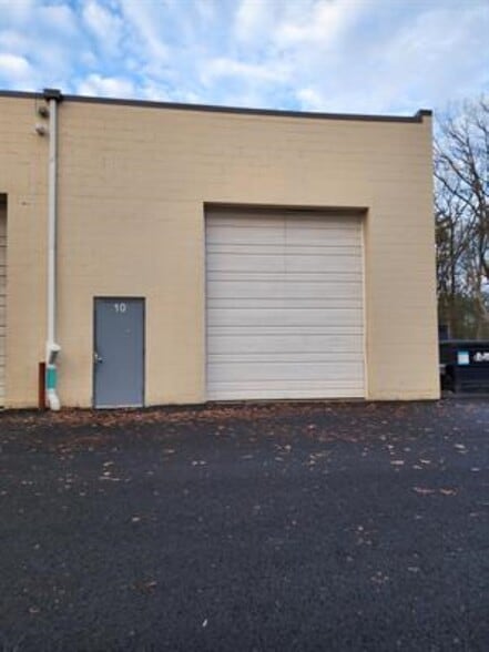 More Photos Of 40 Lowell Rd, Salem Light Distribution For Lease