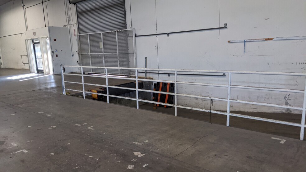 More Photos Of 15507-15517 Broadway Center St, Gardena Warehouse For Lease