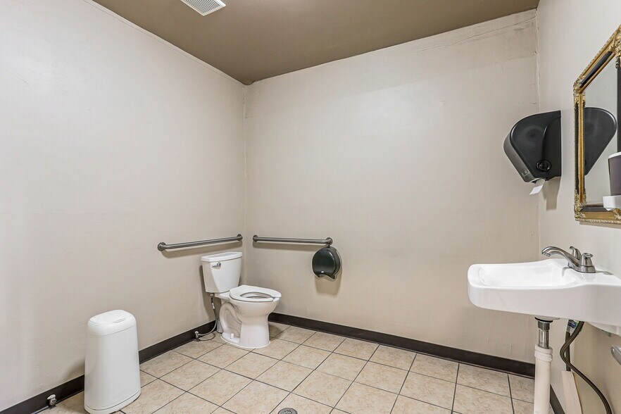 More Photos Of 2222 Bassett Ave, El Paso Storefront Retail Residential For Sale