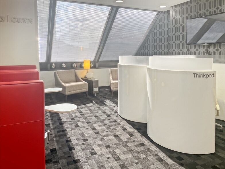 More Photos Of 800 S Gay St, Knoxville Coworking Space