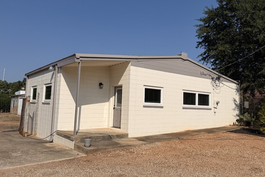 More Photos Of 129 New St, Decatur Unknown For Lease