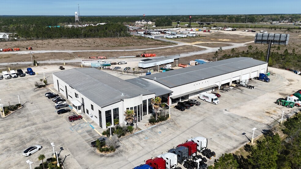 More Photos Of 9140 Canal Rd, Gulfport Light Distribution For Sale