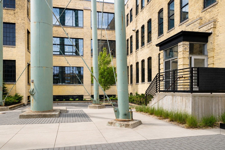 More Photos Of 755 Prior Ave N, Saint Paul Research And Development For Lease