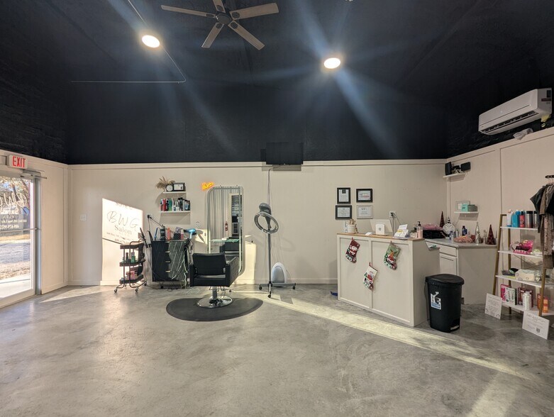 More Photos Of 660 Highway 105 E, Sour Lake General Retail For Lease