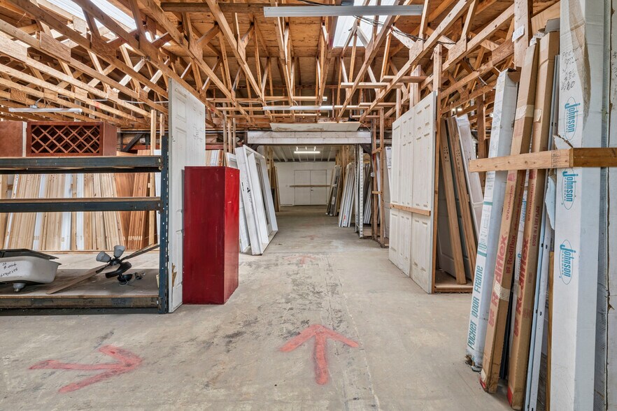 More Photos Of 3141 Highway 11 E, Telford Flex For Sale
