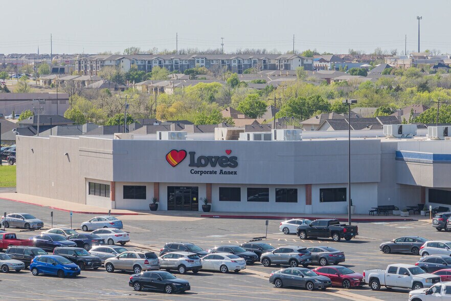 More Photos Of 1331 W Memorial Rd, Oklahoma City Office For Sale