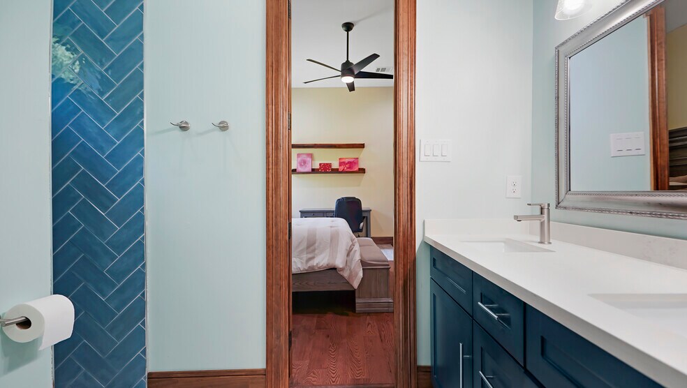 More Photos Of 10511 W Hidden Lake Ln, Richmond Specialty For Sale