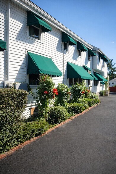 More Photos Of 10 Bruen Ct, Rensselaer Hospitality For Sale