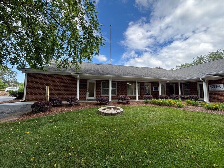 Primary Photo Of 3809 Forrestgate Dr, Winston-Salem Medical For Lease
