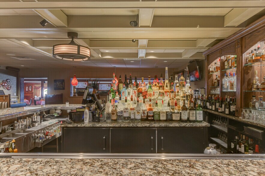 More Photos Of 502 Dixie Hwy, Beecher Restaurant For Sale