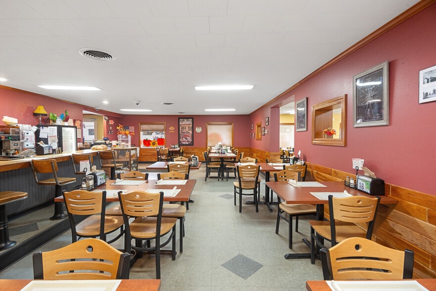 More Photos Of 125 N Newton St, Middleton Restaurant For Sale
