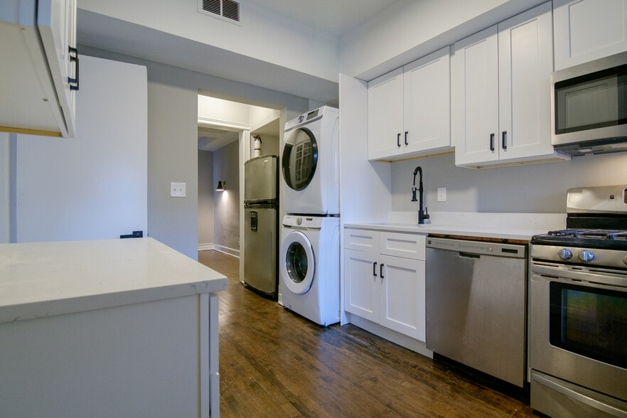 More Photos Of 844 W Lakeside Pl, Chicago Multifamily For Sale