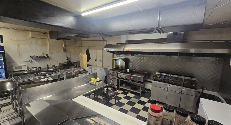 More Photos Of 618-620 Main St N, Moose Jaw Restaurant For Sale
