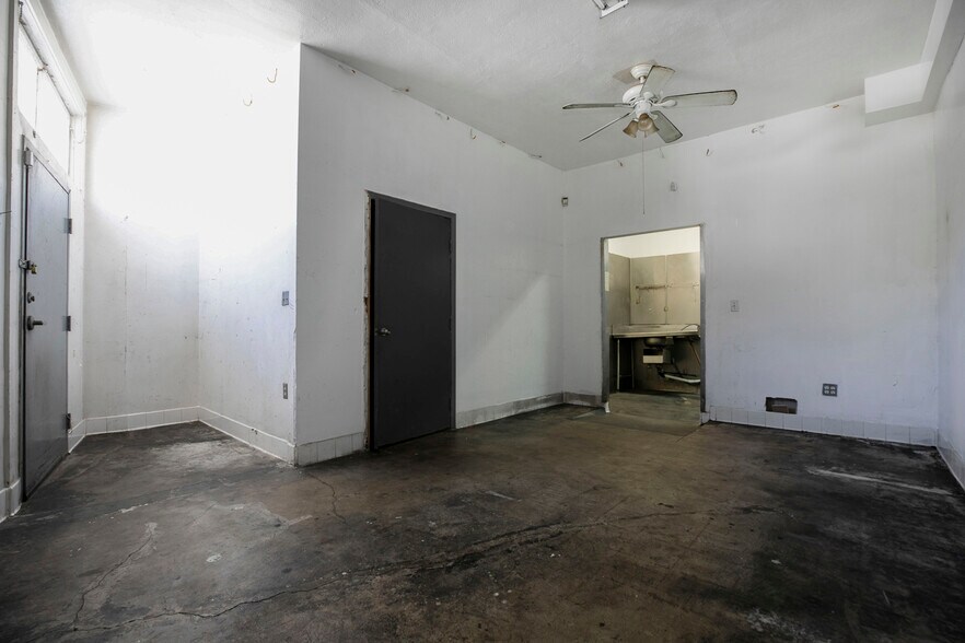 More Photos Of 6340 Yucca St, Los Angeles Restaurant For Sale