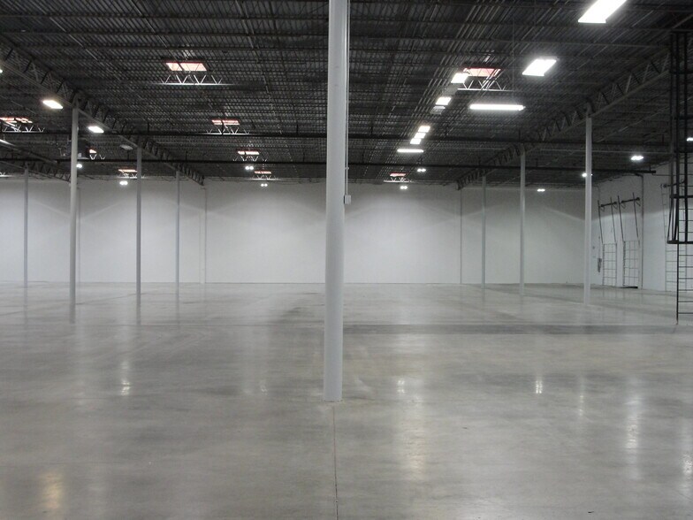 More Photos Of 4020 La Reunion Pky, Dallas Distribution For Lease