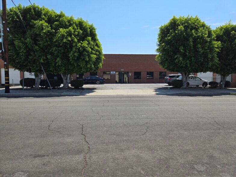 Primary Photo Of 9600 Lurline Ave, Chatsworth Warehouse For Sale